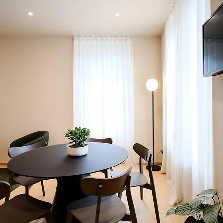 The Balcony Premium - 3 Min Walk To Bernina Express & Station Апартаменты *