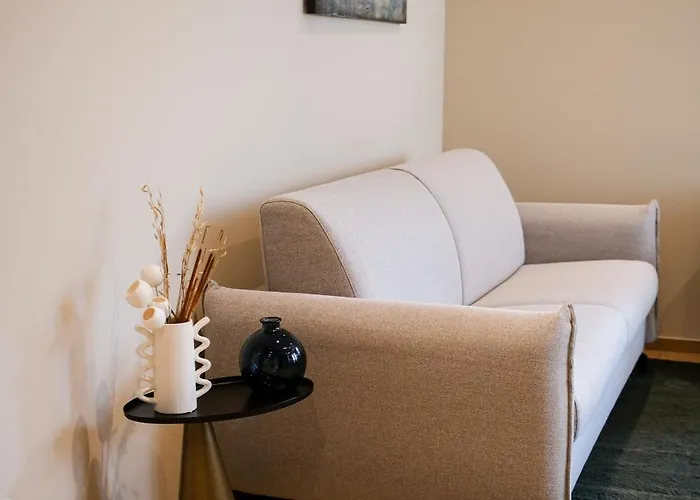 The Balcony Premium - 3 Min Walk To Bernina Express & Station Тирано