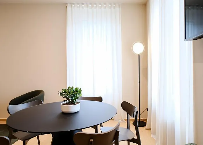 The Balcony Premium - 3 Min Walk To Bernina Express & Station Апартаменты *