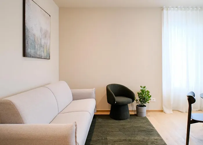 The Balcony Premium - 3 Min Walk To Bernina Express & Station *